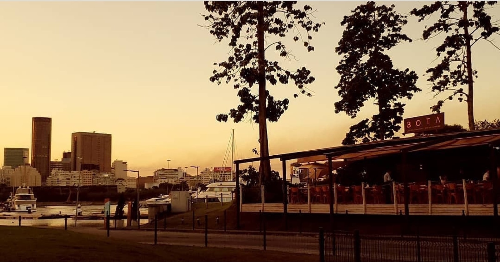 Pôr do sol visto do BOTA